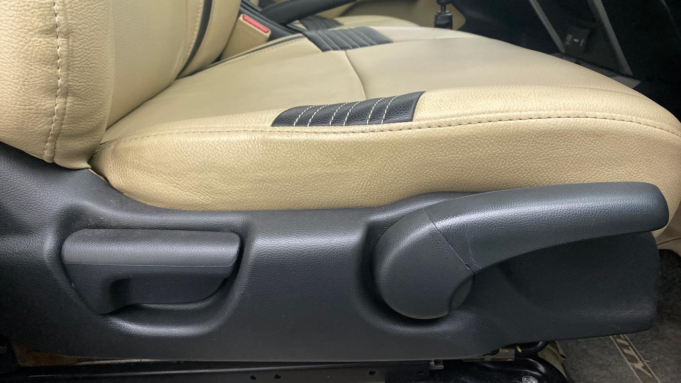 2017 Honda City V MT PETROL, Petrol, Manual, 68,137 km, Driver Side Adjustment Panel