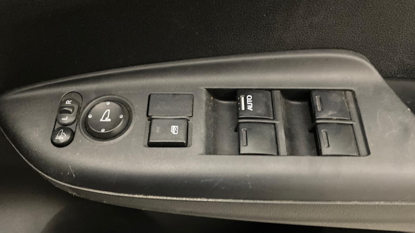 2017 Honda Jazz 1.2L I-VTEC V AT, Petrol, Automatic, 80,356 km, Driver Side Door Panels Control