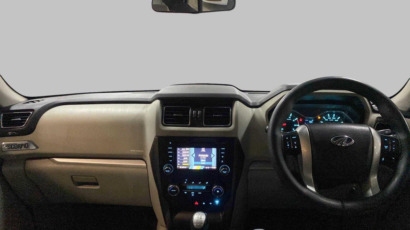 2016 Mahindra Scorpio S10 Intelli Hybrid 2WD, Diesel, Manual, 38,142 km, Dashboard