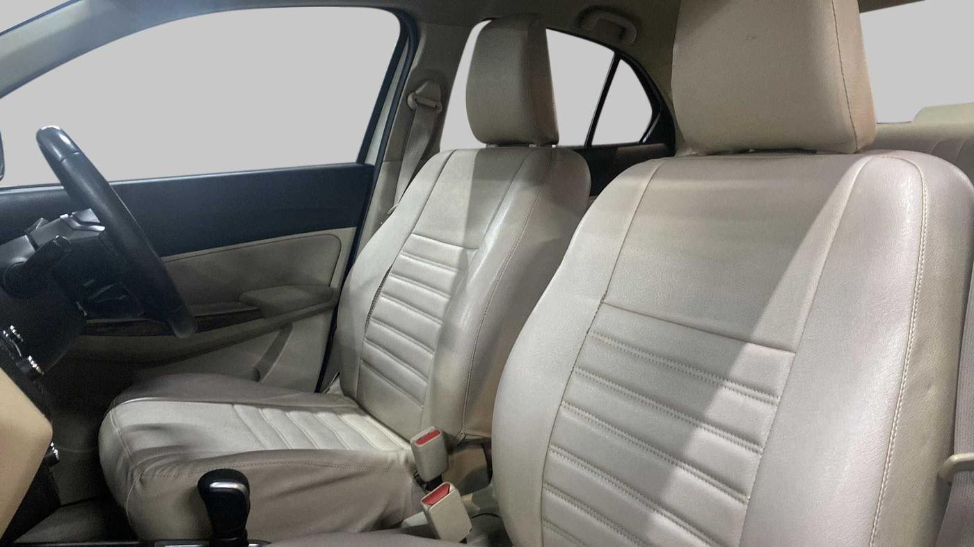 2017 Maruti Dzire ZXI AMT, Petrol, Automatic, 44,900 km, Right Side Front Door Cabin