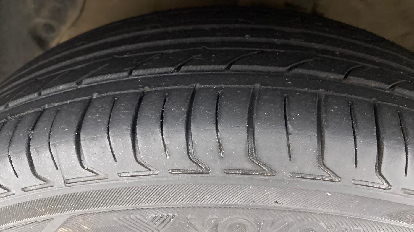 2015 Hyundai Grand i10 ASTA 1.1 (O) CRDI, Diesel, Manual, 99,175 km, Left Front Tyre Tread