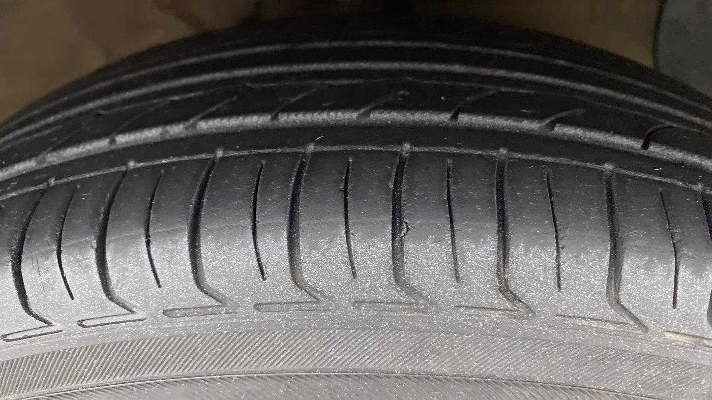 2015 Hyundai Grand i10 ASTA 1.1 (O) CRDI, Diesel, Manual, 99,175 km, Right Front Tyre Tread