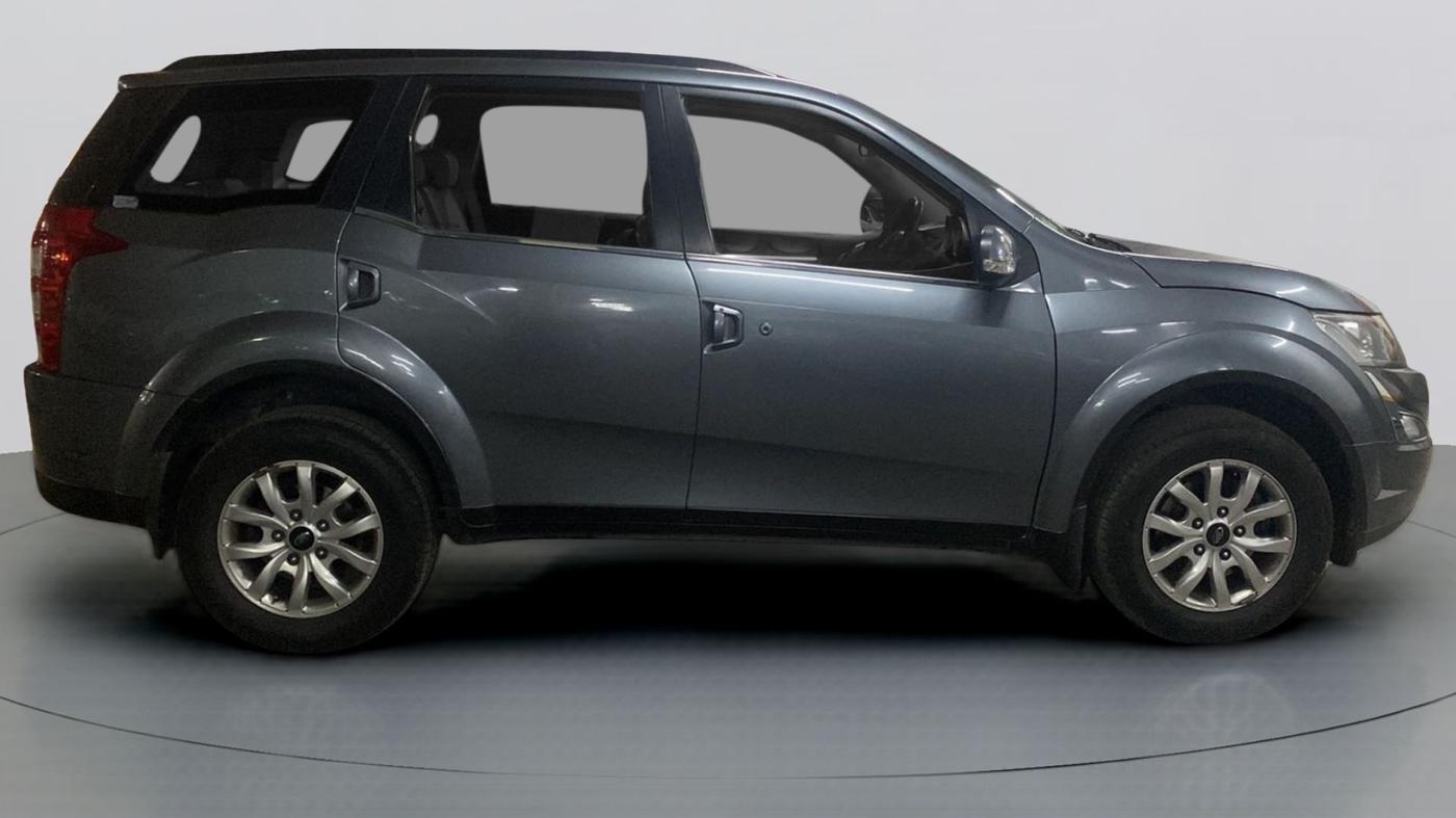 2016 Mahindra XUV500 W10 AT, Diesel, Automatic, 76,542 km, Right Side View
