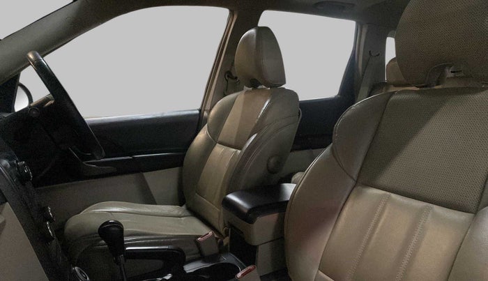 2016 Mahindra XUV500 W10 AT, Diesel, Automatic, 76,542 km, Right Side Front Door Cabin