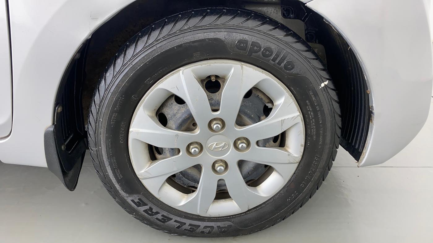2014 Hyundai Eon MAGNA PLUS, Petrol, Manual, 27,576 km, Right Front Wheel
