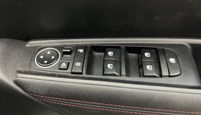 2022 KIA SONET GTX PLUS 1.0 IMT, Petrol, Manual, 71,157 km, Driver Side Door Panels Control