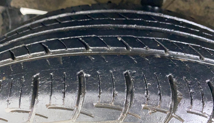 2016 Maruti Baleno DELTA PETROL 1.2, Petrol, Manual, 53,081 km, Left Front Tyre Tread
