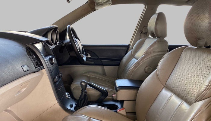 2015 Mahindra XUV500 W10 FWD, Diesel, Manual, Right Side Front Door Cabin