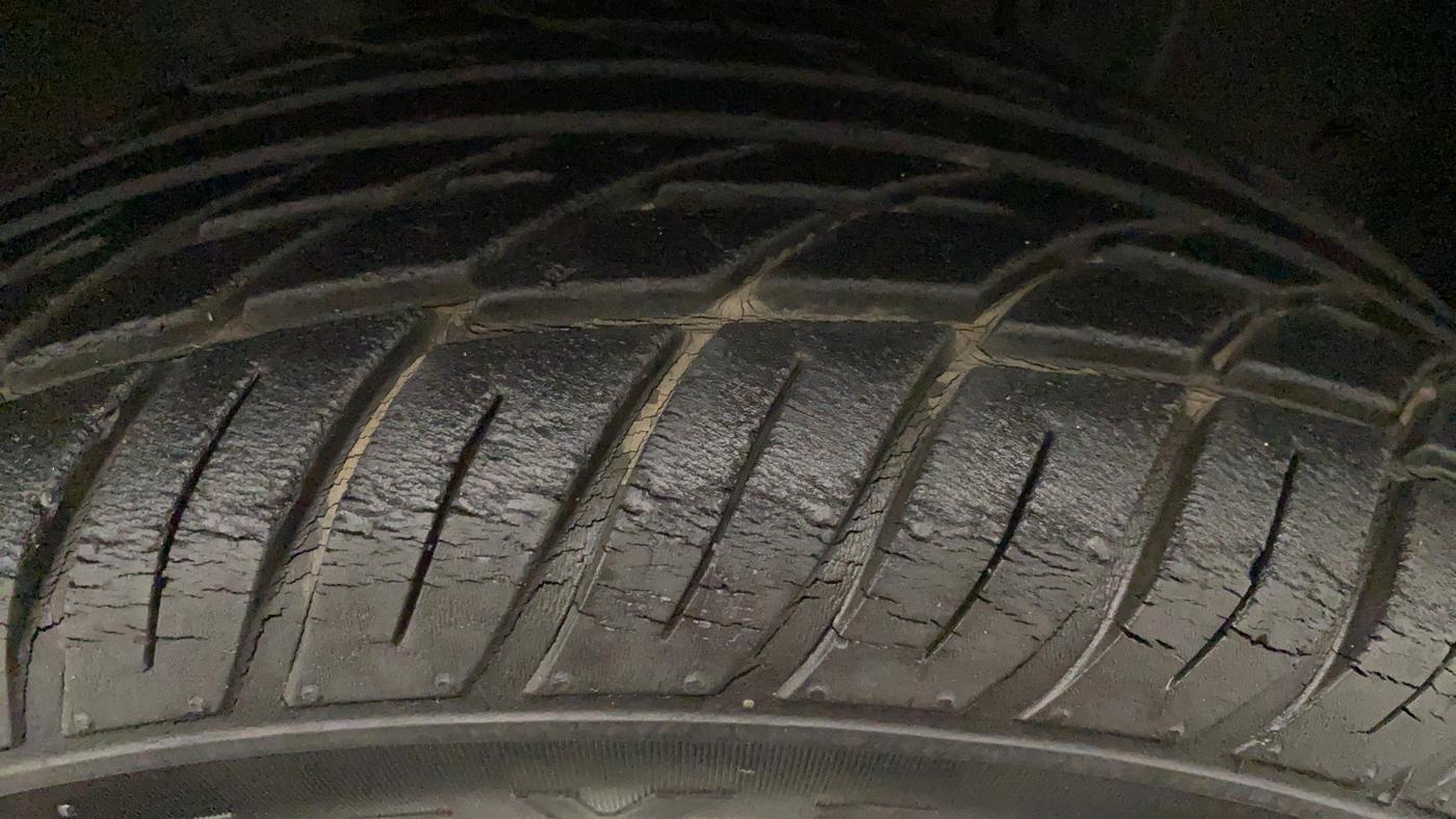 2015 Renault Kwid RXL, Petrol, Manual, 16,931 km, Right Front Tyre Tread
