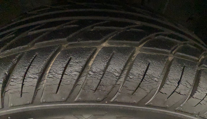 2015 Renault Kwid RXL, Petrol, Manual, 16,931 km, Right Front Tyre Tread