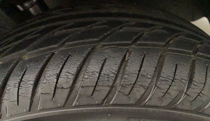 2015 Renault Kwid RXL, Petrol, Manual, 16,931 km, Left Front Tyre Tread