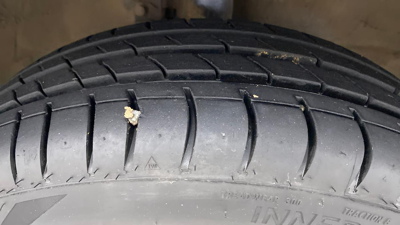 2015 Maruti Wagon R 1.0 VXI, Petrol, Manual, 75,135 km, Right Front Tyre Tread