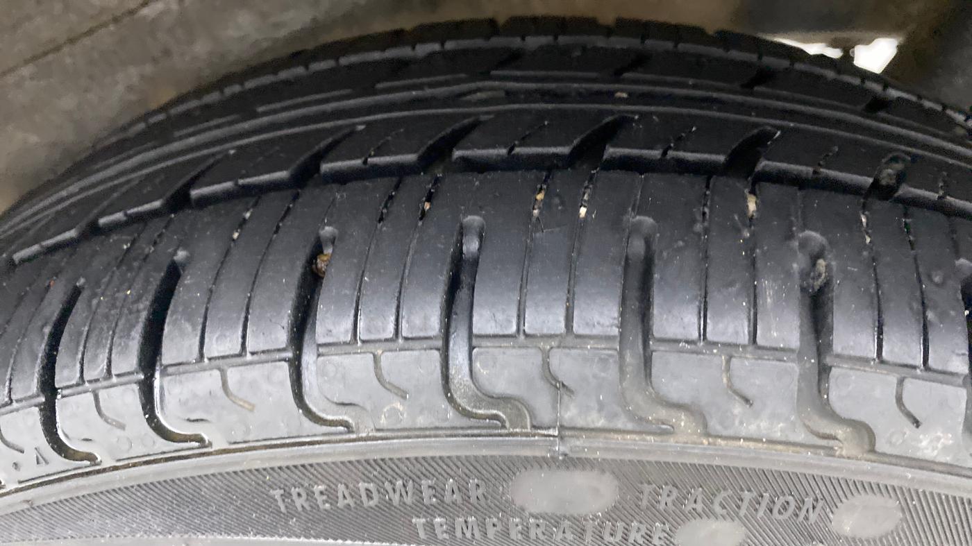 2015 Maruti Wagon R 1.0 VXI, Petrol, Manual, 75,135 km, Left Rear Tyre Tread