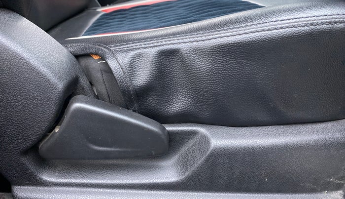 2019 Renault Kwid 1.0 CLIMBER OPT, Petrol, Manual, 34,050 km, Driver Side Adjustment Panel