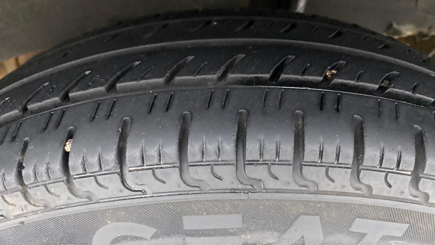 2018 Renault Kwid RXT 1.0 EASY-R AT OPTION, Petrol, Automatic, 25,870 km, Left Rear Tyre Tread