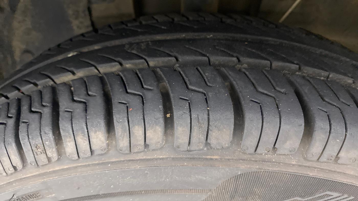2018 Renault Kwid RXT 1.0 EASY-R AT OPTION, Petrol, Automatic, 25,870 km, Left Front Tyre Tread