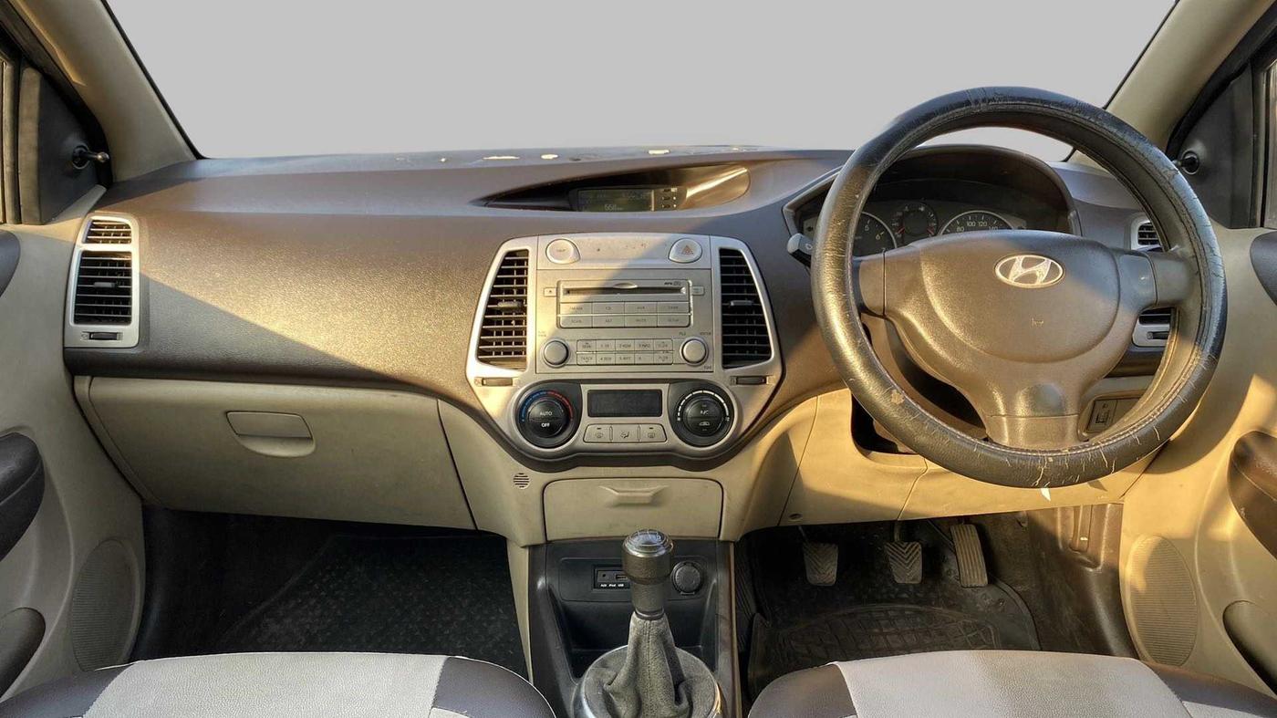 2010 Hyundai i20 MAGNA O 1.2, Petrol, Manual, 1,00,171 km, Dashboard