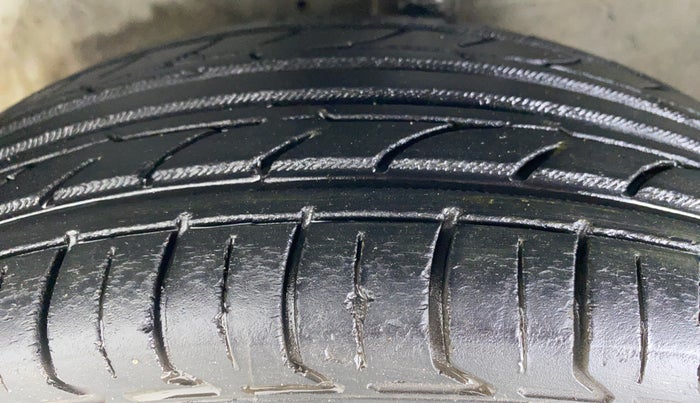 2014 Hyundai Santro Xing GLS, Petrol, Manual, 57,196 km, Left Front Tyre Tread