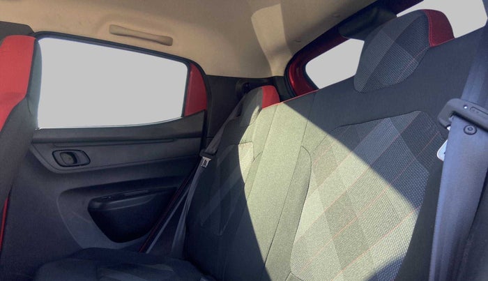 2021 Renault Kwid 1.0 RXT Opt, Petrol, Manual, 27,116 km, Right Side Rear Door Cabin