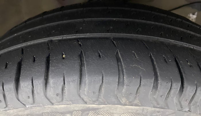 2015 Honda Amaze 1.2 SMT I VTEC, Petrol, Manual, 1,00,238 km, Right Front Tyre Tread