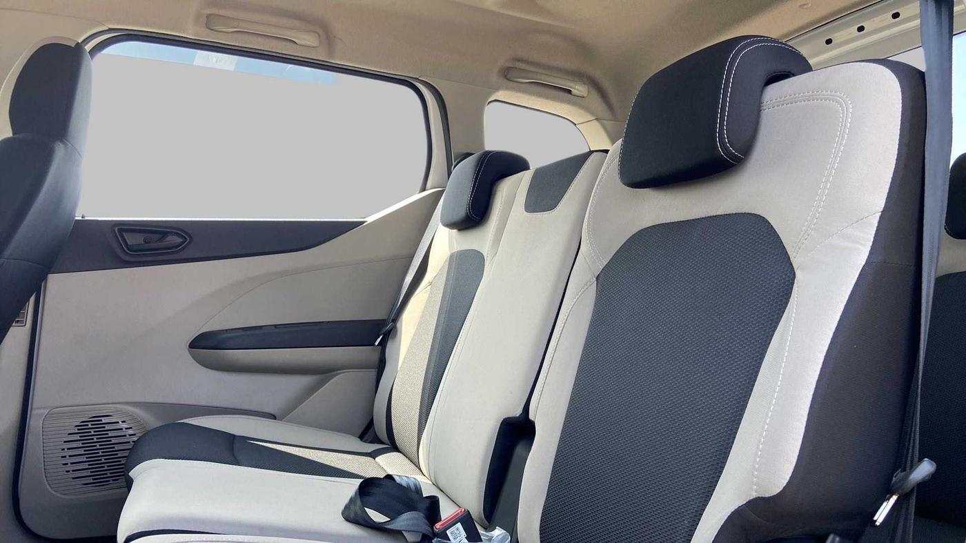 2020 Renault TRIBER 1.0 RXT AT, Petrol, Automatic, 13,649 km, Right Side Rear Door Cabin