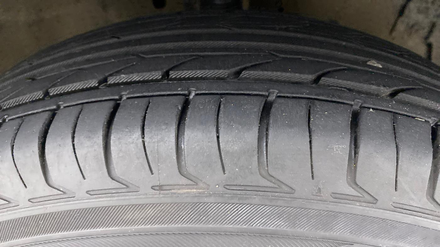 2017 Maruti Swift VXI D, Petrol, Manual, 54,636 km, Right Front Tyre Tread