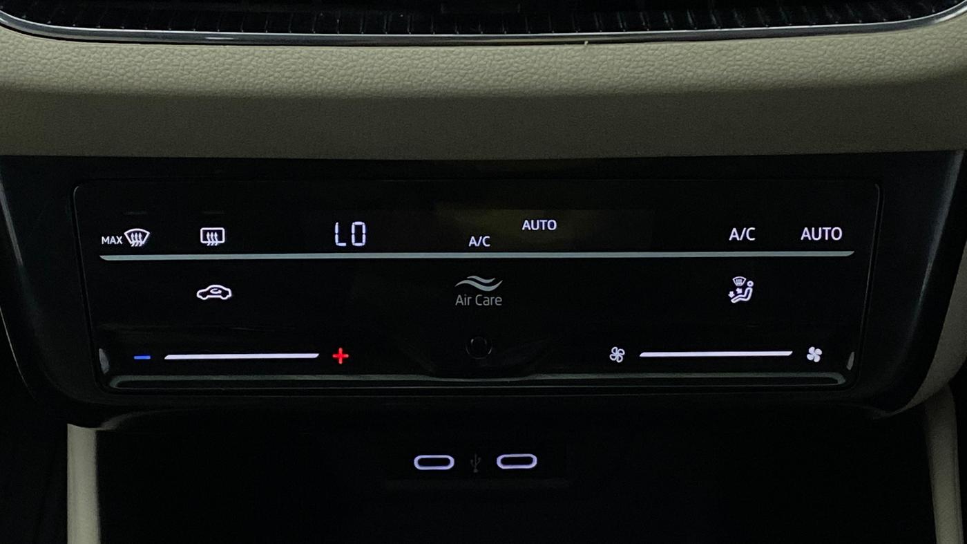 2022 Skoda SLAVIA STYLE 1.0 TSI MT, Petrol, Manual, 30,722 km, Automatic Climate Control