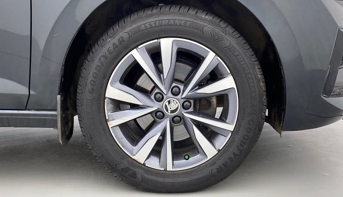 2022 Skoda SLAVIA STYLE 1.0 TSI MT, Petrol, Manual, 30,722 km, Right Front Wheel