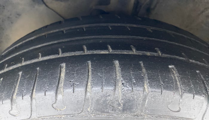 2016 Hyundai Elite i20 SPORTZ 1.2, Petrol, Manual, 49,514 km, Left Front Tyre Tread