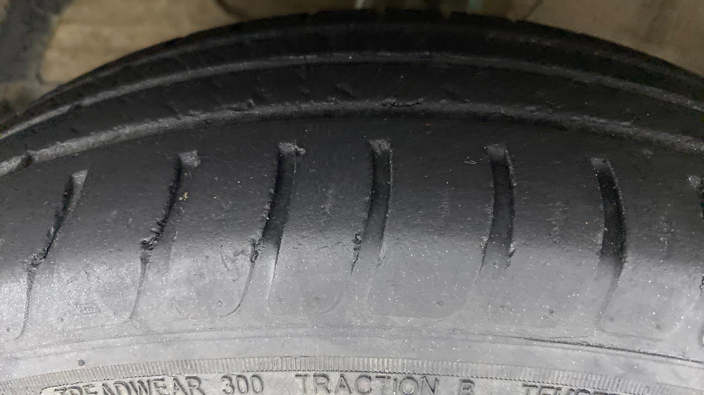 2018 Maruti Swift VXI, Petrol, Manual, 46,596 km, Left Front Tyre Tread