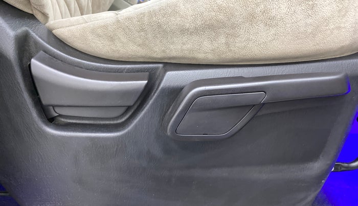 2016 Mahindra Scorpio S10, Diesel, Manual, 66,890 km, Driver Side Adjustment Panel