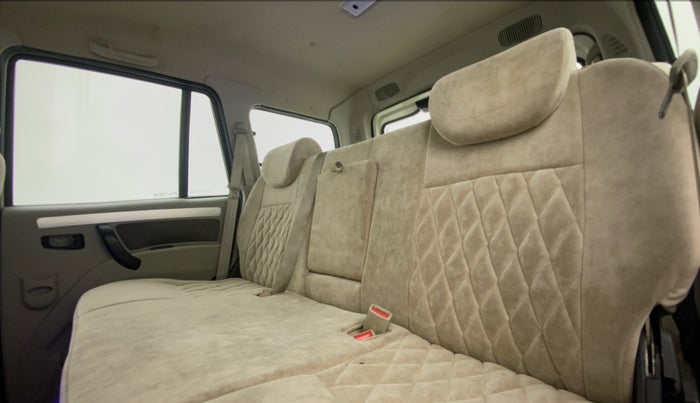 2016 Mahindra Scorpio S10, Diesel, Manual, 66,890 km, Right Side Rear Door Cabin