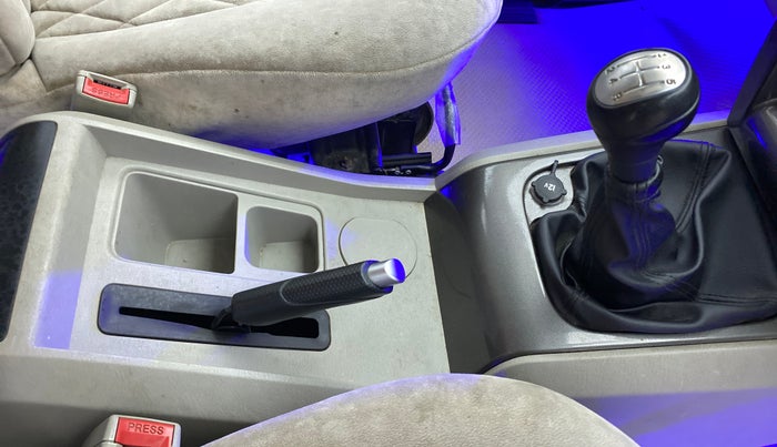 2016 Mahindra Scorpio S10, Diesel, Manual, 66,890 km, Gear Lever