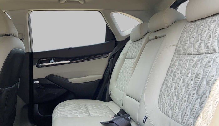 2019 KIA SELTOS HTX+ AT 1.5 DIESEL, Diesel, Automatic, 21,038 km, Right Side Rear Door Cabin