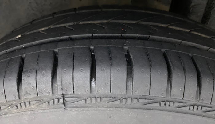 2017 Maruti Swift VXI, Petrol, Manual, 68,662 km, Left Rear Tyre Tread