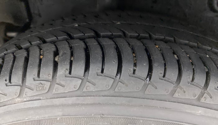 2014 Maruti Celerio VXI d, Petrol, Manual, 42,538 km, Right Rear Tyre Tread