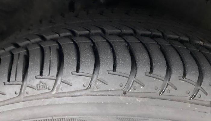 2014 Maruti Celerio VXI d, Petrol, Manual, 42,538 km, Right Front Tyre Tread