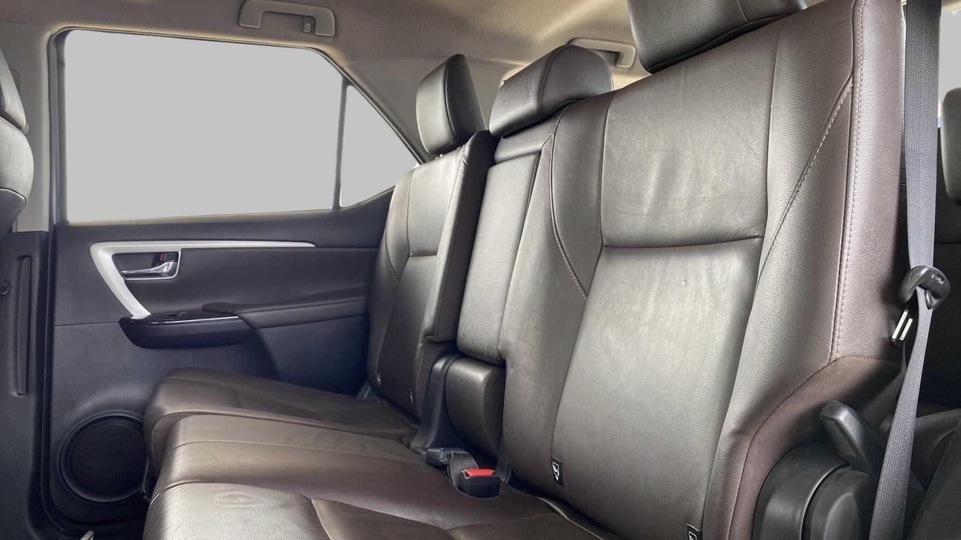 2017 Toyota Fortuner 2.8 4x4 AT, Diesel, Automatic, 52,692 km, Right Side Rear Door Cabin
