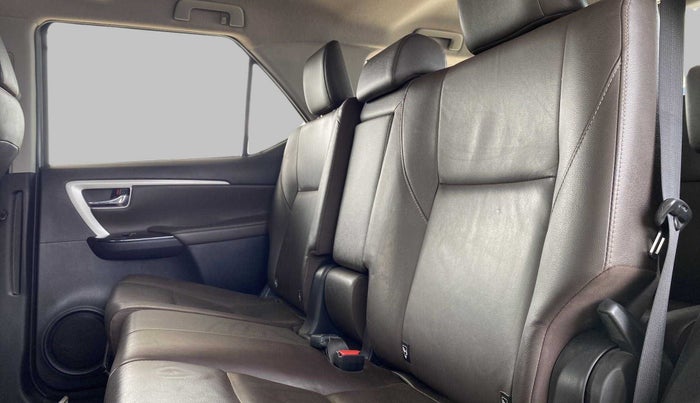 2017 Toyota Fortuner 2.8 4x4 AT, Diesel, Automatic, 52,692 km, Right Side Rear Door Cabin