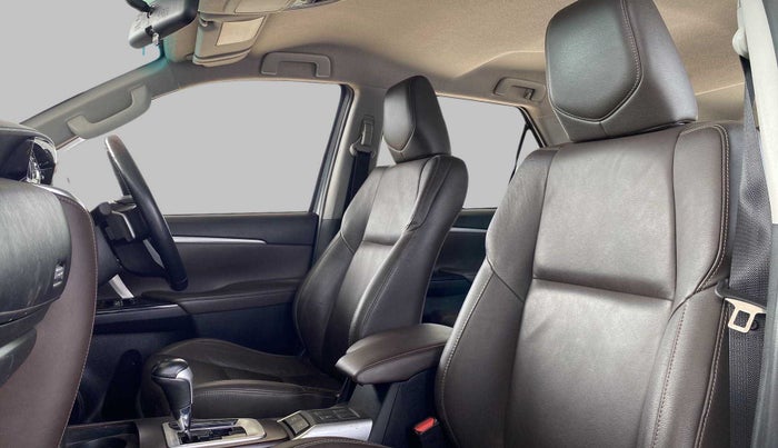 2017 Toyota Fortuner 2.8 4x4 AT, Diesel, Automatic, 52,692 km, Right Side Front Door Cabin
