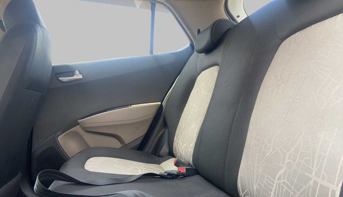 2016 Hyundai Grand i10 ASTA 1.2 AT VTVT, Petrol, Automatic, 33,926 km, Right Side Rear Door Cabin