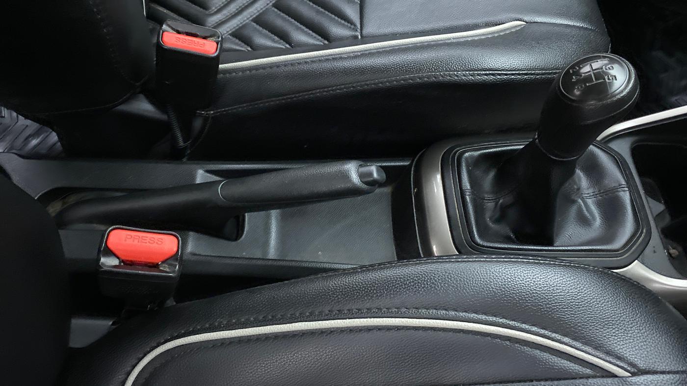 2019 Maruti IGNIS SIGMA 1.2 K12, Petrol, Manual, 38,982 km, Gear Lever