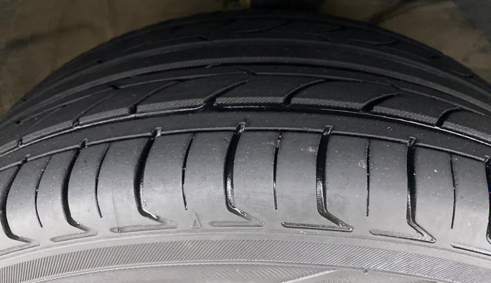 2019 Toyota Glanza G MT PETROL, Petrol, Manual, 69,553 km, Right Front Tyre Tread