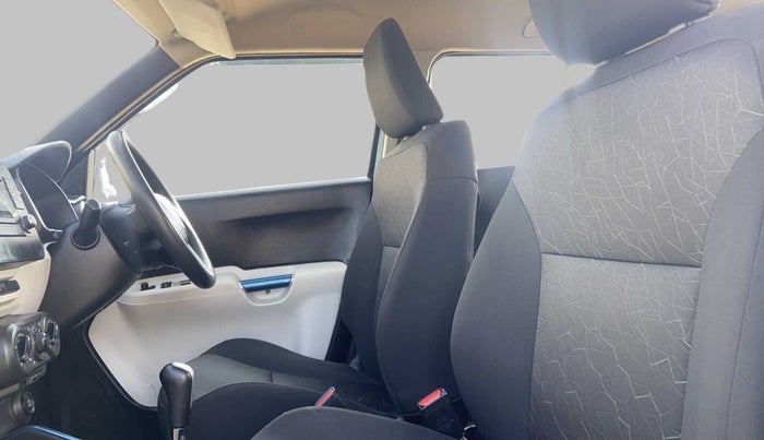 2017 Maruti IGNIS ZETA 1.2 AMT DUAL TONE, Petrol, Automatic, 34,885 km, Right Side Front Door Cabin