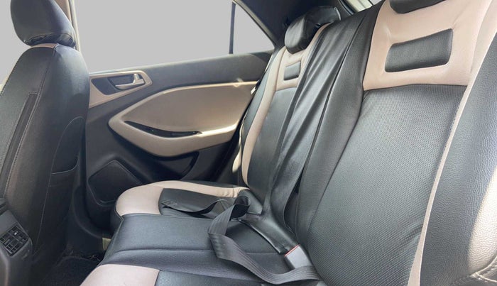 2018 Hyundai Elite i20 ASTA 1.2 (O), Petrol, Manual, 43,137 km, Right Side Rear Door Cabin