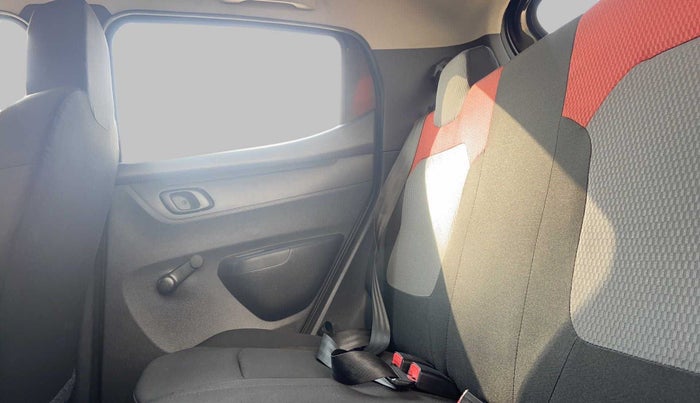 2016 Renault Kwid RXT Opt, Petrol, Manual, 9,966 km, Right Side Rear Door Cabin