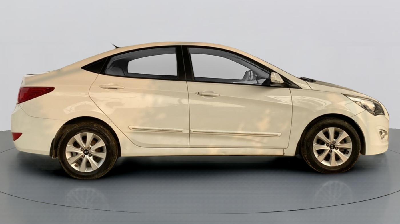 2015 Hyundai Verna FLUIDIC 1.6 CRDI S, Diesel, Manual, 1,01,702 km, Right Side View