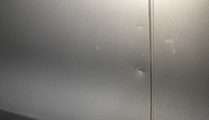 2018 Maruti Swift VXI, Petrol, Manual, 72,282 km, Right rear door - Minor scratches