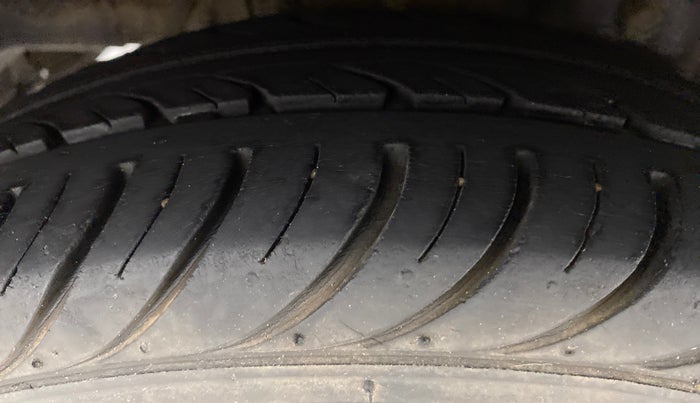 2017 Hyundai Eon ERA PLUS, Petrol, Manual, 72,958 km, Right Rear Tyre Tread