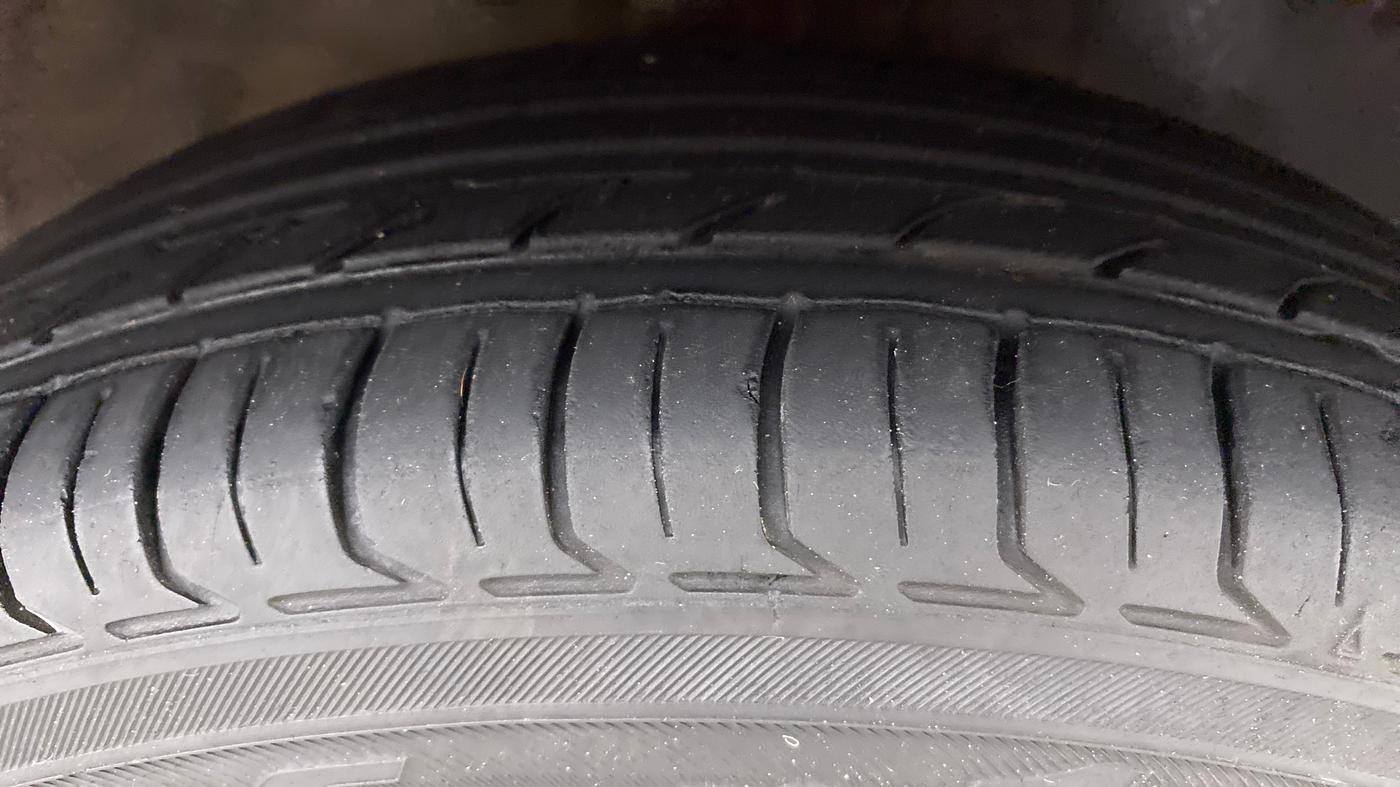 2017 Hyundai Eon ERA PLUS, Petrol, Manual, 72,958 km, Right Front Tyre Tread